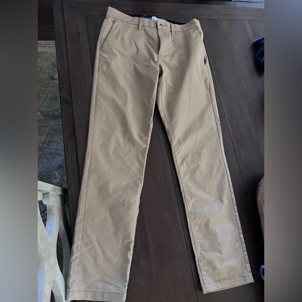 Old Navy khaki pants. Perfect condition! Size 28x30. Great looking pants!